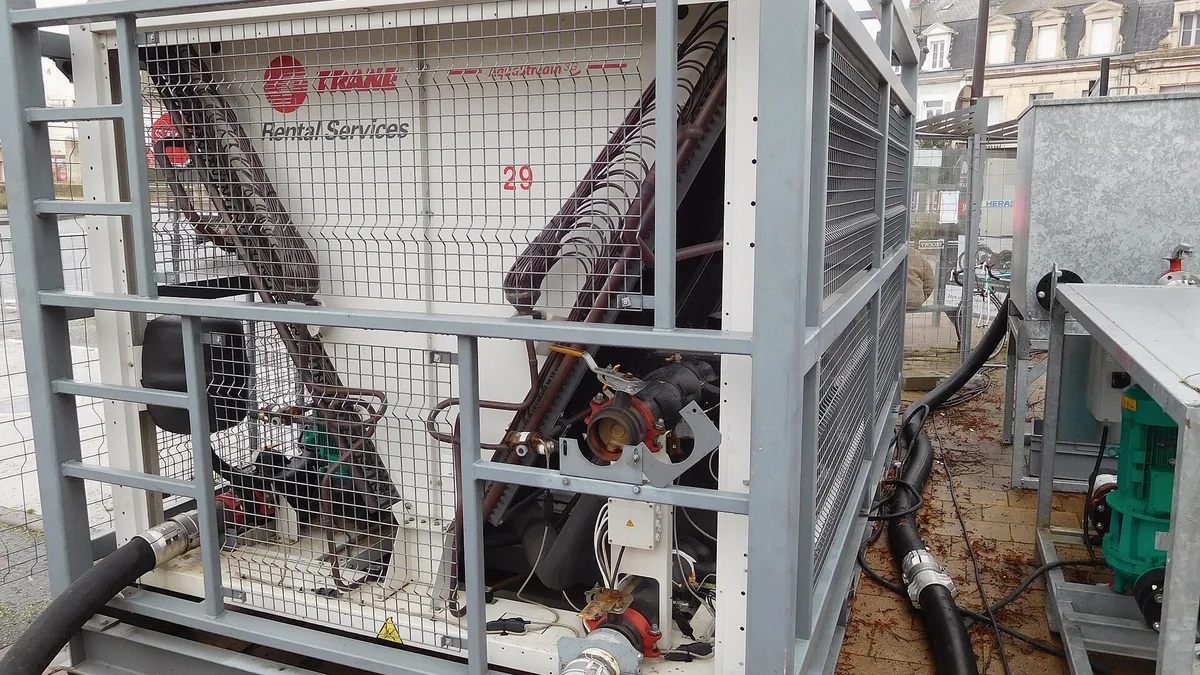 Холод і холодоагенти: Schneider Electric представляє портфоліо систем рідинного охолодження з Motivair, що включає спеціалізовані рішення та послуги для робочих навантажень HPC та AI