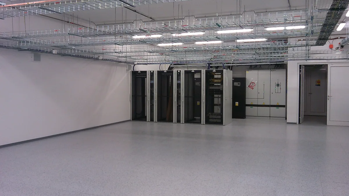 Охолодження дата-центрів: Schneider Electric запускає нові рішення для дата-центрів, щоб відповідати викликам штучного інтелекту високої щільності та додатків для прискорених обчислень